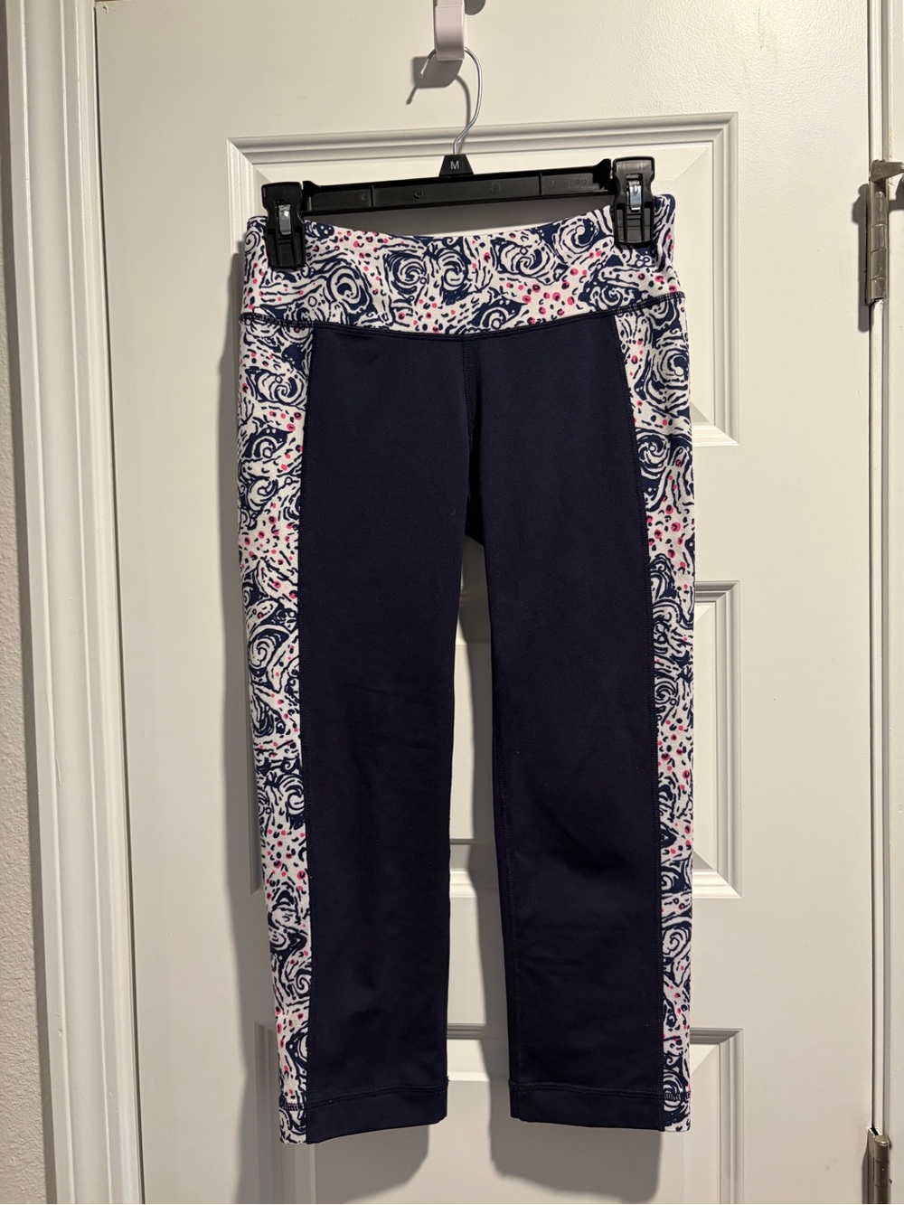 Women’s Lilly Pulitzer Navy Capri Leggings with Printed Side Panels